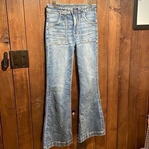 AMERICAN EAGLE FLARE JEANS